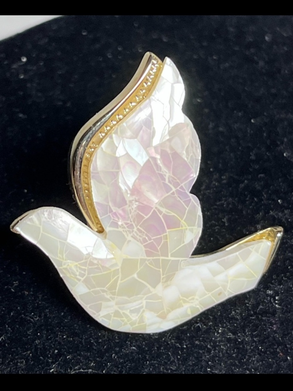 🕊️ Vintage Signed Mosaic Shell Dove Brooch Gold Tone Peace Bird Pin